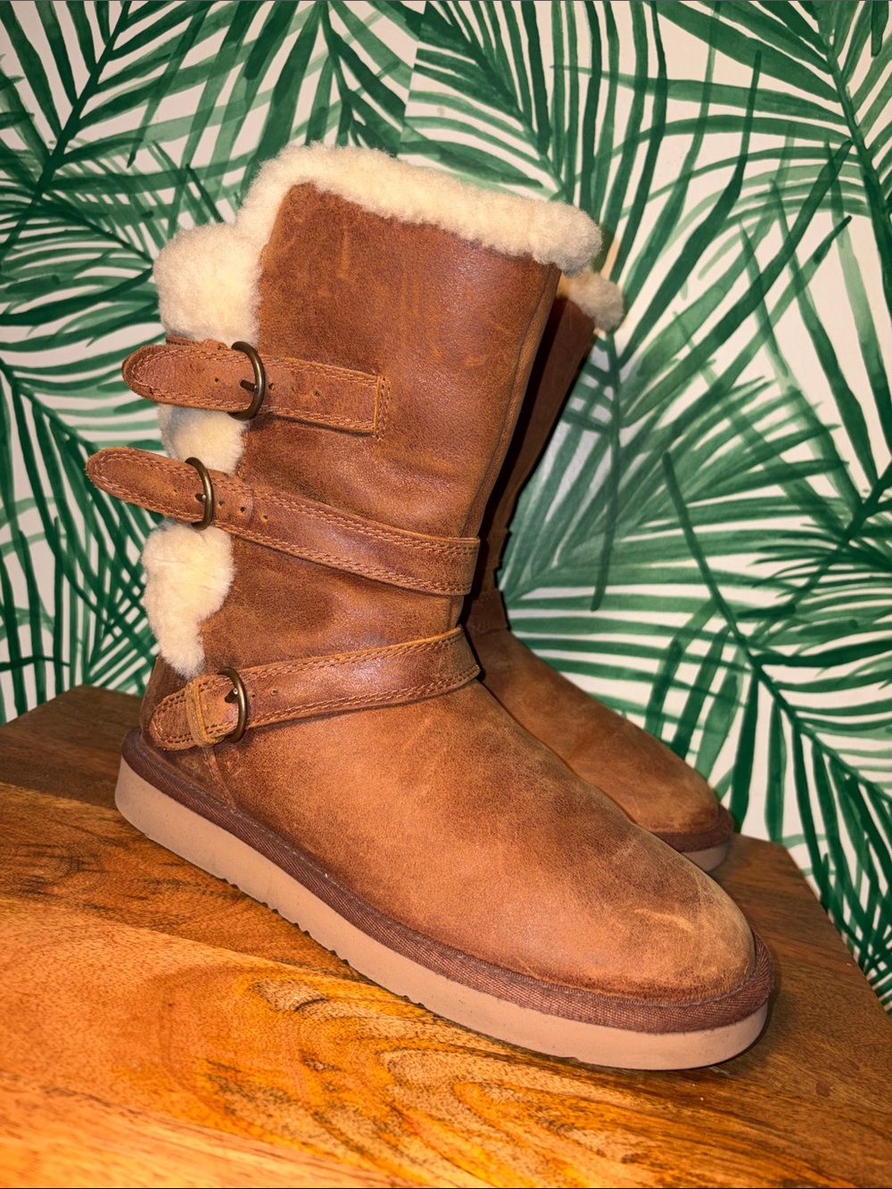 UGG Becket Brown Leather Sheepskin Belted Boots Women’s 8 #1005815